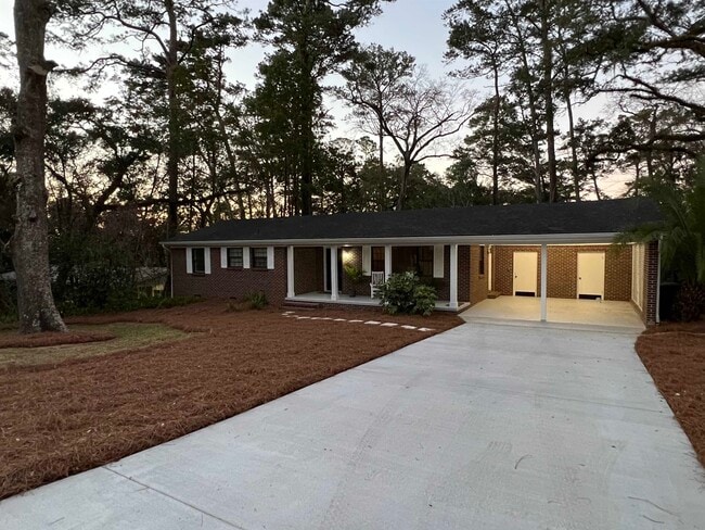 Building Photo - 1918 Sunset Ln