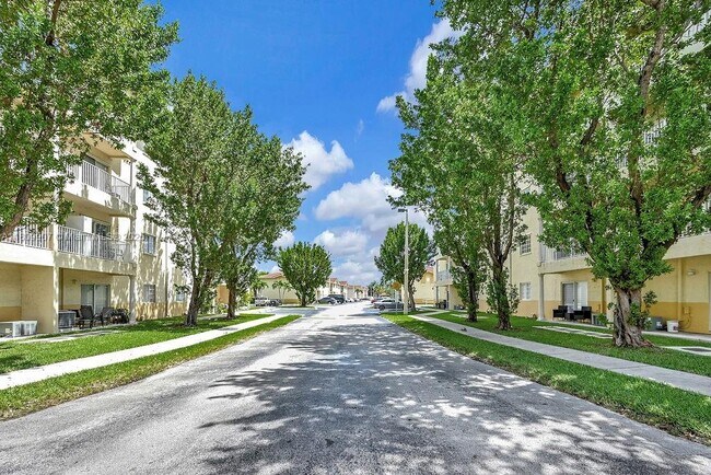 Foto del edificio - 6900 NW 179th St