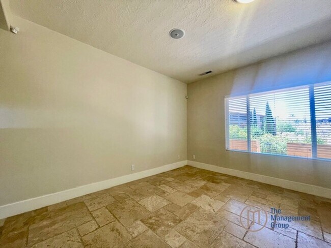 Foto del edificio - 2268 Pintura Dr