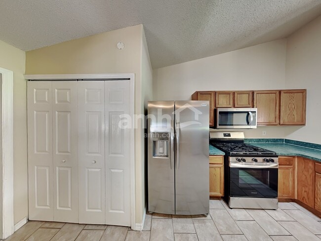 Building Photo - 29333 Yarrow Dr