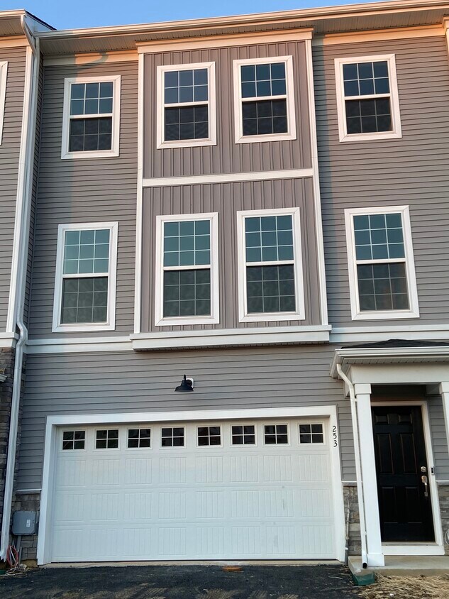 Foto principal - 253 Red Leaf Ln