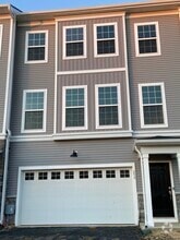 Building Photo - 253 Red Leaf Ln