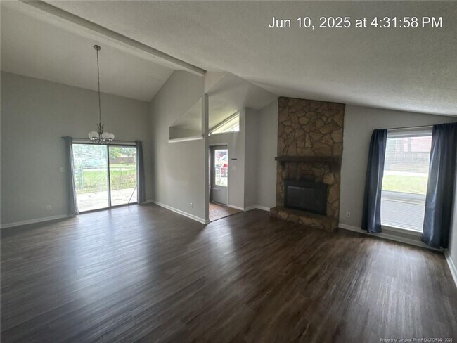 Foto del edificio - 419 Loblolly Ct