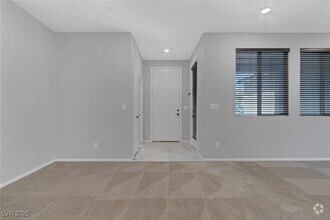 Building Photo - 2854 Starling Summit St