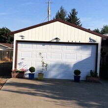 Building Photo - 2414 Empire Dr