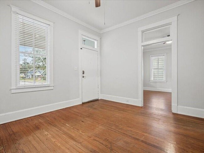 Foto del edificio - 1151 Caroline Ave