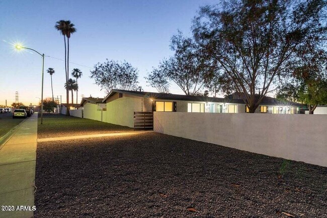 Building Photo - 6622 E Avalon Dr