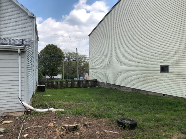 Foto del edificio - 124 Garvey Ave