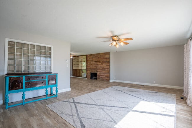 Building Photo - 182 S 800 E