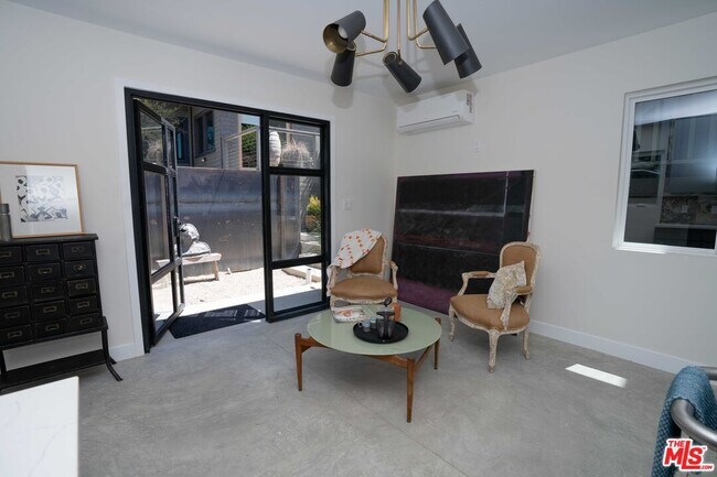 Foto del edificio - 1365-1364 Maltman Ave