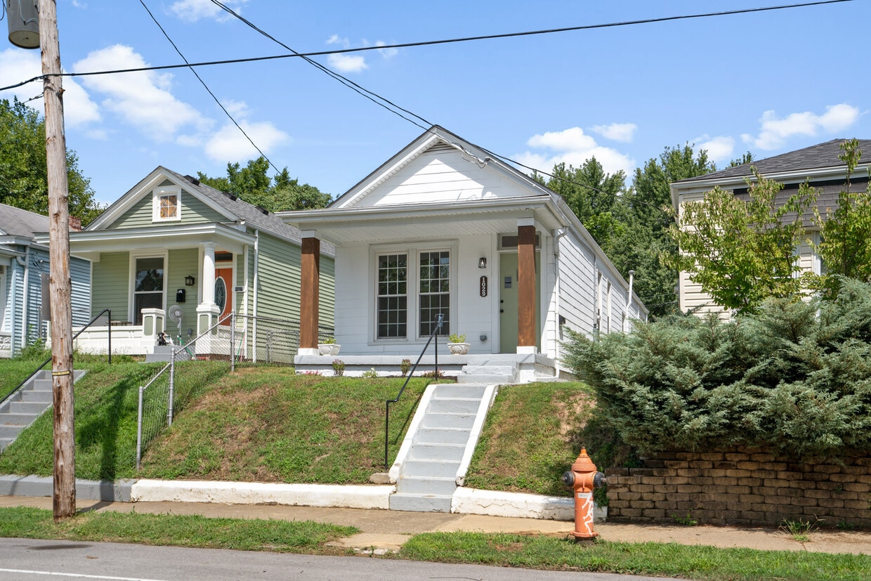1029 E Oak St, Louisville, KY 40204 House for Rent in Louisville, KY