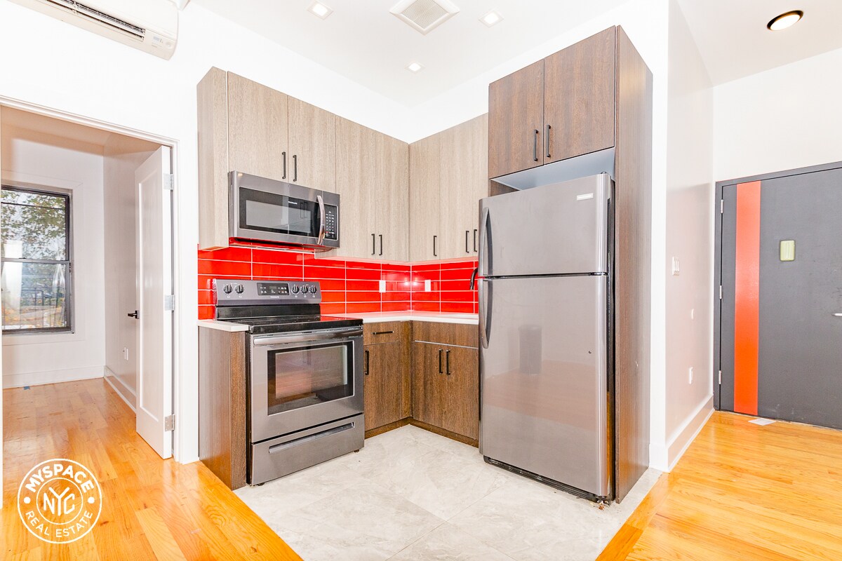 Primary Photo - 930 DeKalb Ave