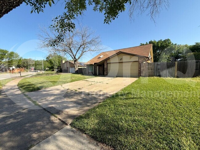 Building Photo - 3005 Meandering Way