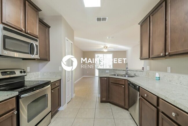 Foto del edificio - 4 Bedroom Pet-Friendly Home in Kissimmee, FL with Main Street Renewal