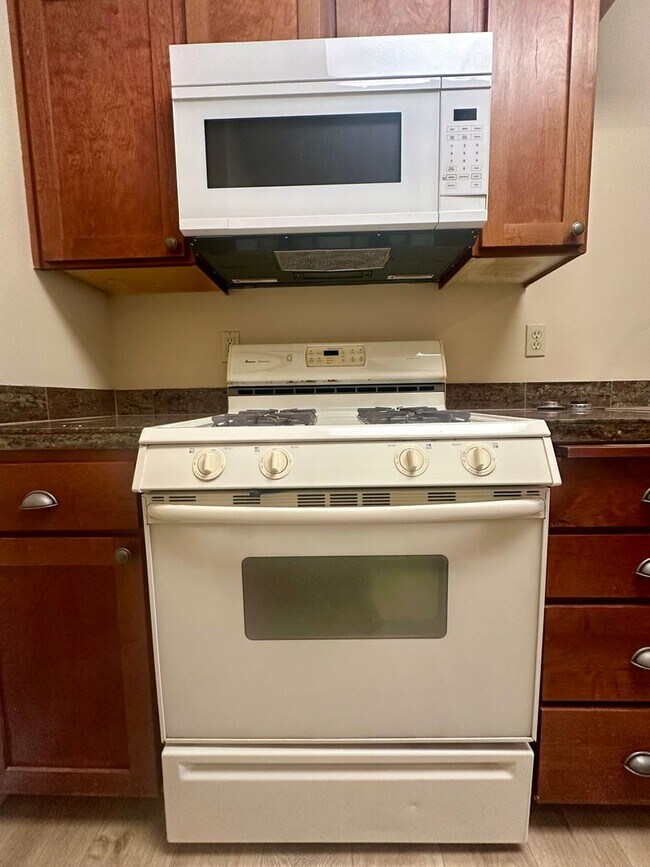 Building Photo - Newly renovated Two-bedroom apartment in A...