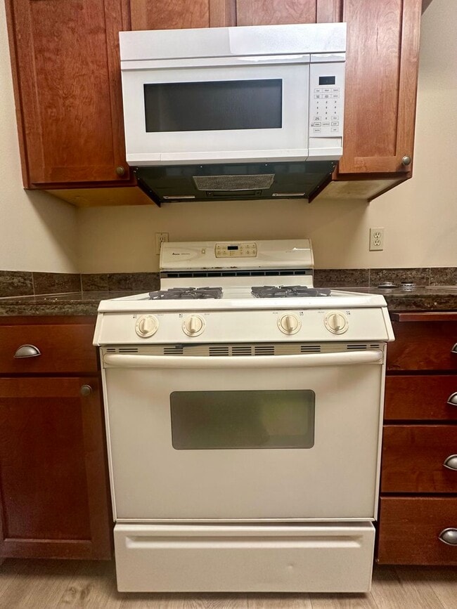 Building Photo - Newly renovated Two-bedroom apartment in Ashland!