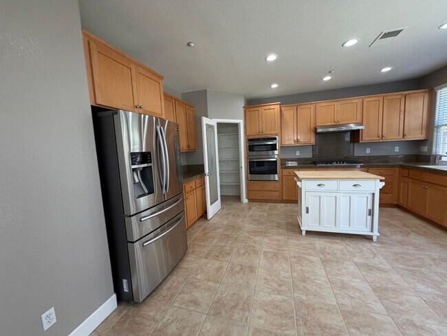 Foto del edificio - Luxurious 4 Bedroom 2.5 Bath Home.