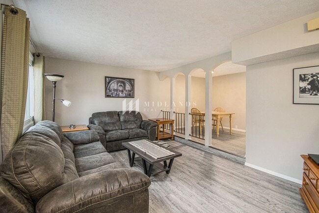Building Photo - Furnished Bellevue Townhome