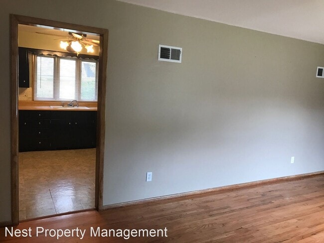 Building Photo - 3 br, 1.5 bath House - 738 Keokuk Ct