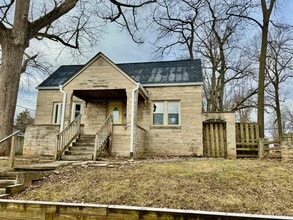 Building Photo - 1105 N Woodburn Ave