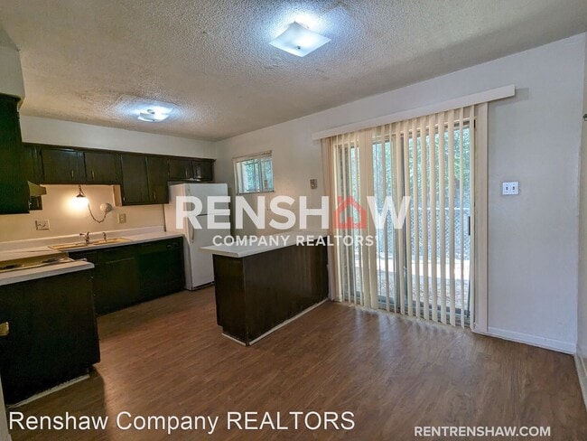 Building Photo - 2 br, 1.5 bath House - 679 Miles Dr