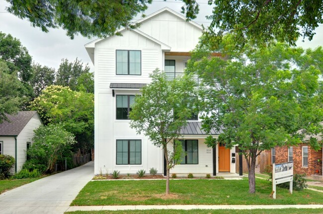 Building Photo - 3212 McCart Ave