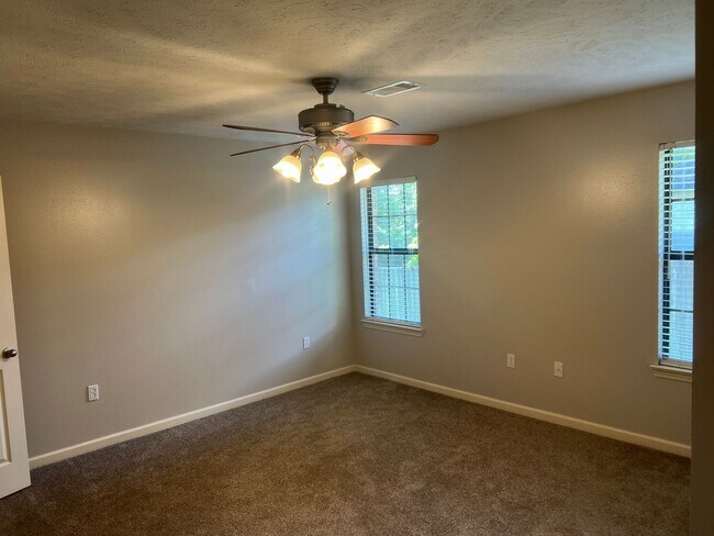 Foto del edificio - 3 Bed 2 Bath Home
