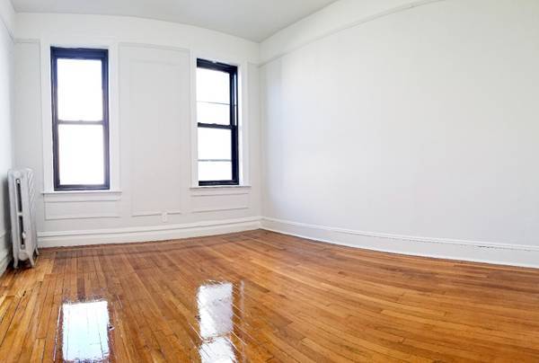 Primary Photo - 121 Parkside Ave