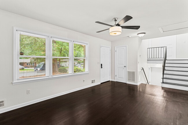 Foto del edificio - 3438 Casa Woods Ln