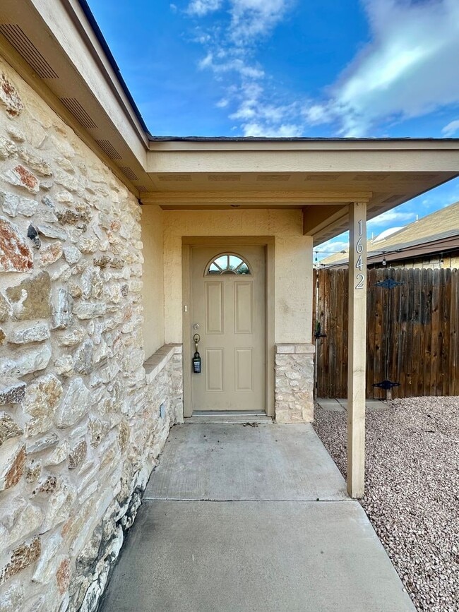 Building Photo - Now Available - Charming 3 Bedroom Patio Home
