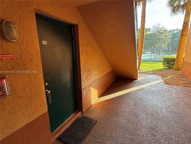 Foto del edificio - 10773 Cleary Blvd