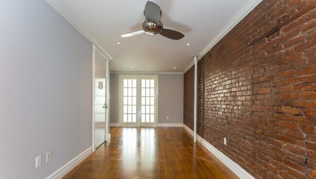 Foto del edificio - 118 E 7th St
