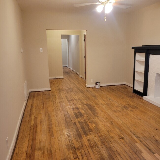 Foto del edificio - 6723 S Clyde Ave