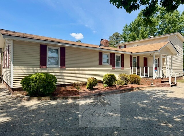 Foto del edificio - 380 Community Rd