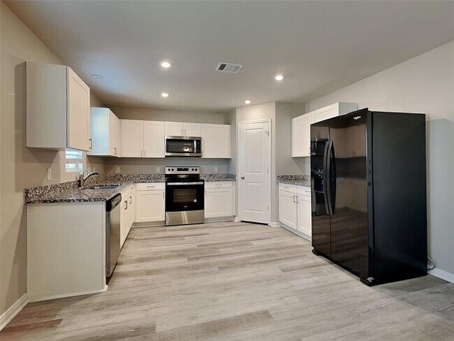 Building Photo - 10111 Cerritos dr