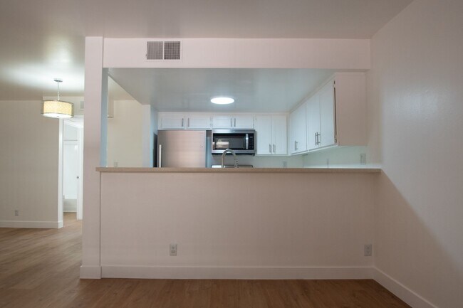 Foto del edificio - 6401 Riverton Ave