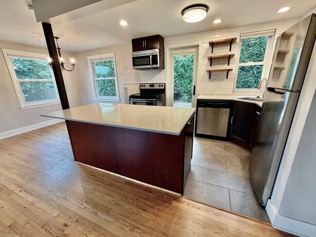 Foto del edificio - Charming Mid-Century Rambler in Magnolia AVAILABLE NOW! $4495