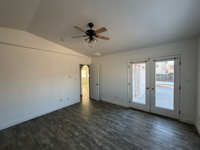 Foto del edificio - 377 S Redlands Rd