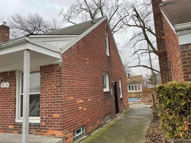 Foto del edificio - 19803 Santa Rosa Dr