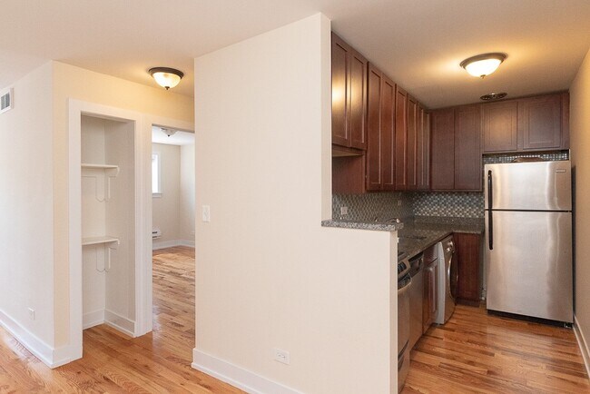 Foto del edificio - 557 W Arlington Pl