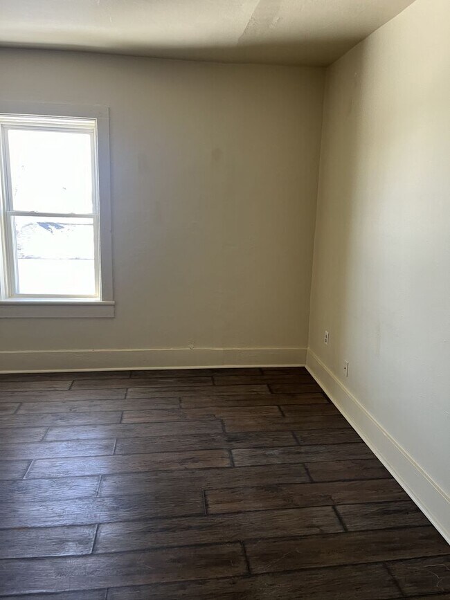Foto del edificio - 232 N Nash St