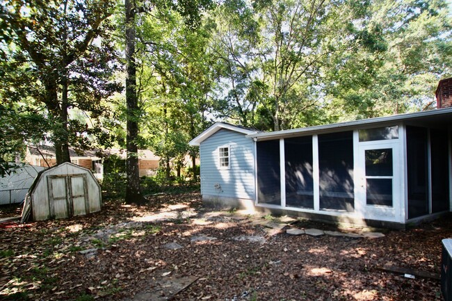 Building Photo - Newly remodeled 3 bedroom home with mother...