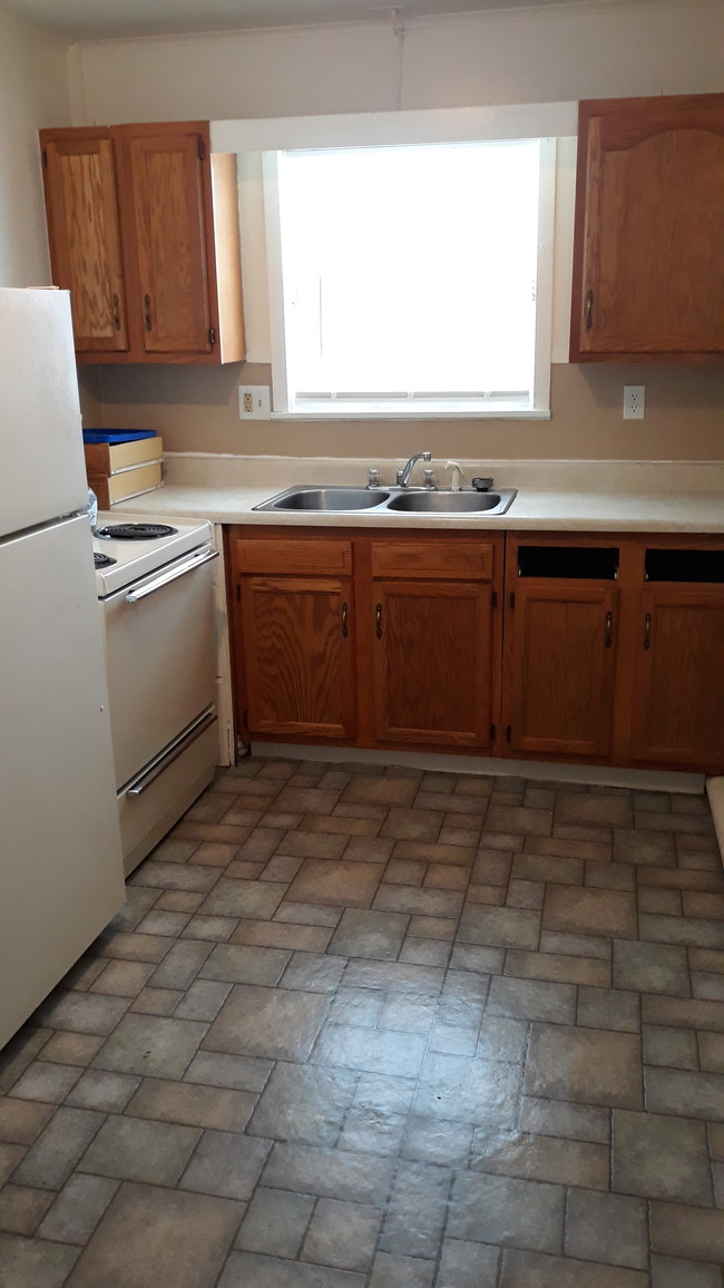 Kitchen - 501 Cherry Ave