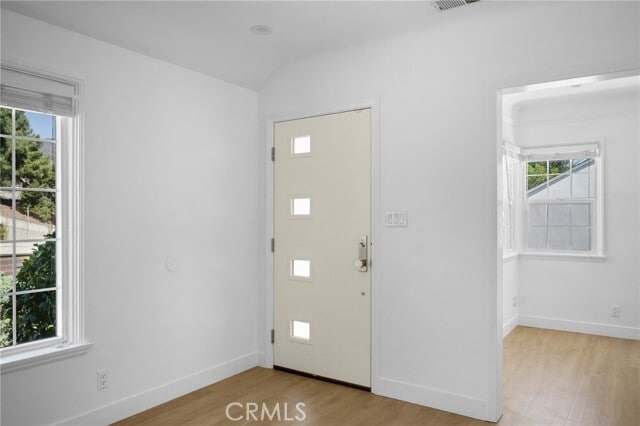 Foto del edificio - 2930 Mayfield Ave