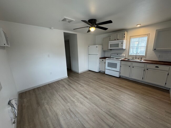 Foto del edificio - 210 H Pickens Rd