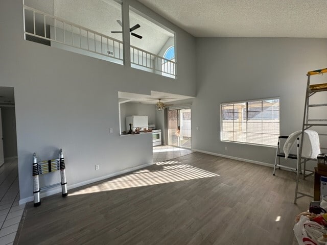Building Photo - 594 La Costa Dr