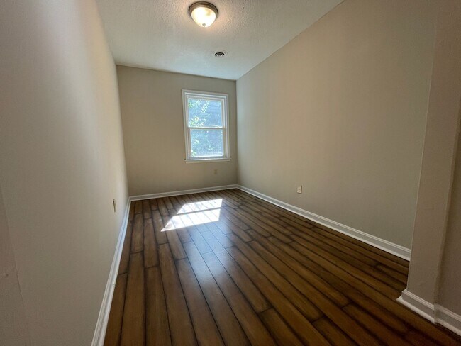 Building Photo - Rancher Home