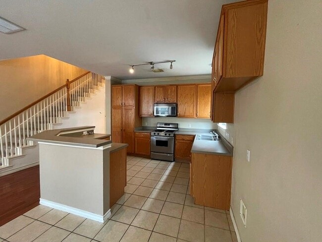 Building Photo - 1716 Rosenborough Ln S