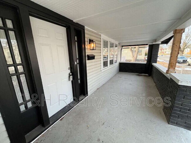 Building Photo - 744 Wallace Ave