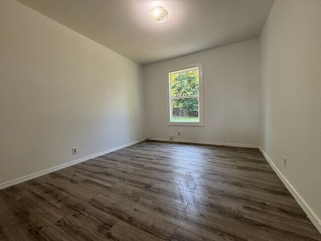 Foto del edificio - Super Cute 2bd 1ba Duplex
